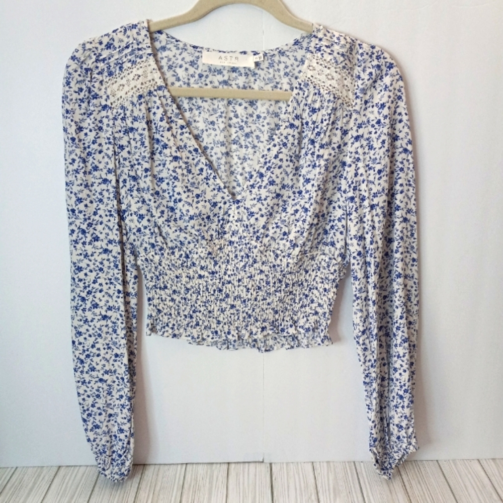 ASTR The Label Ditsy Floral Vneck Peplum Blouse